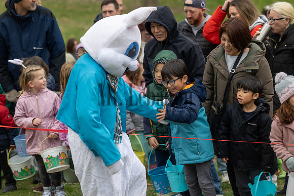 Egg Hunt 250412 028_Simpson